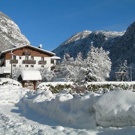 Hotel Des Roses Antey-Saint-Andre Exterior photo