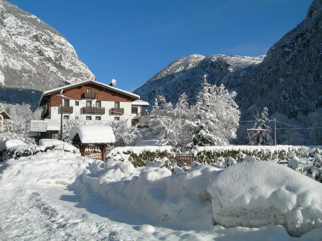 Hotel Des Roses Antey-Saint-Andre Exterior photo